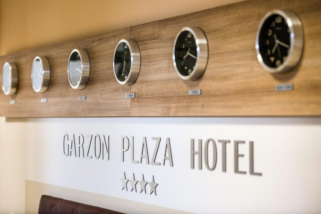 Hotel Garzon Plaza Gyor Exterior photo