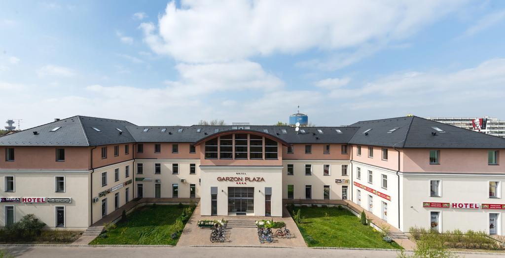 Hotel Garzon Plaza Gyor Exterior photo