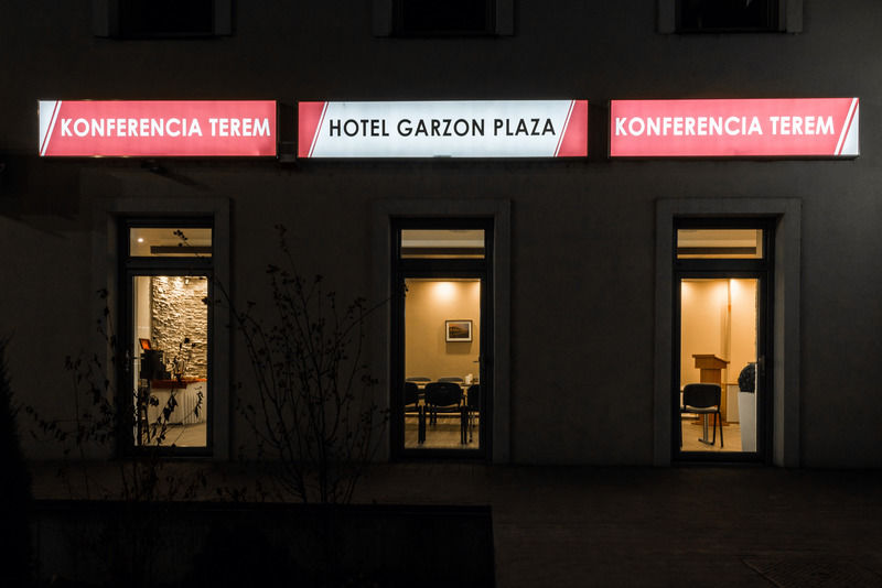 Hotel Garzon Plaza Gyor Exterior photo